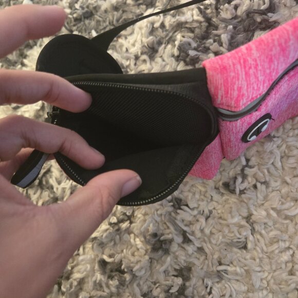 🏃‍♀️ NEW without tags  Pink Running Belt / Fanny Pack with Headphone Port - Picture 4 of 6